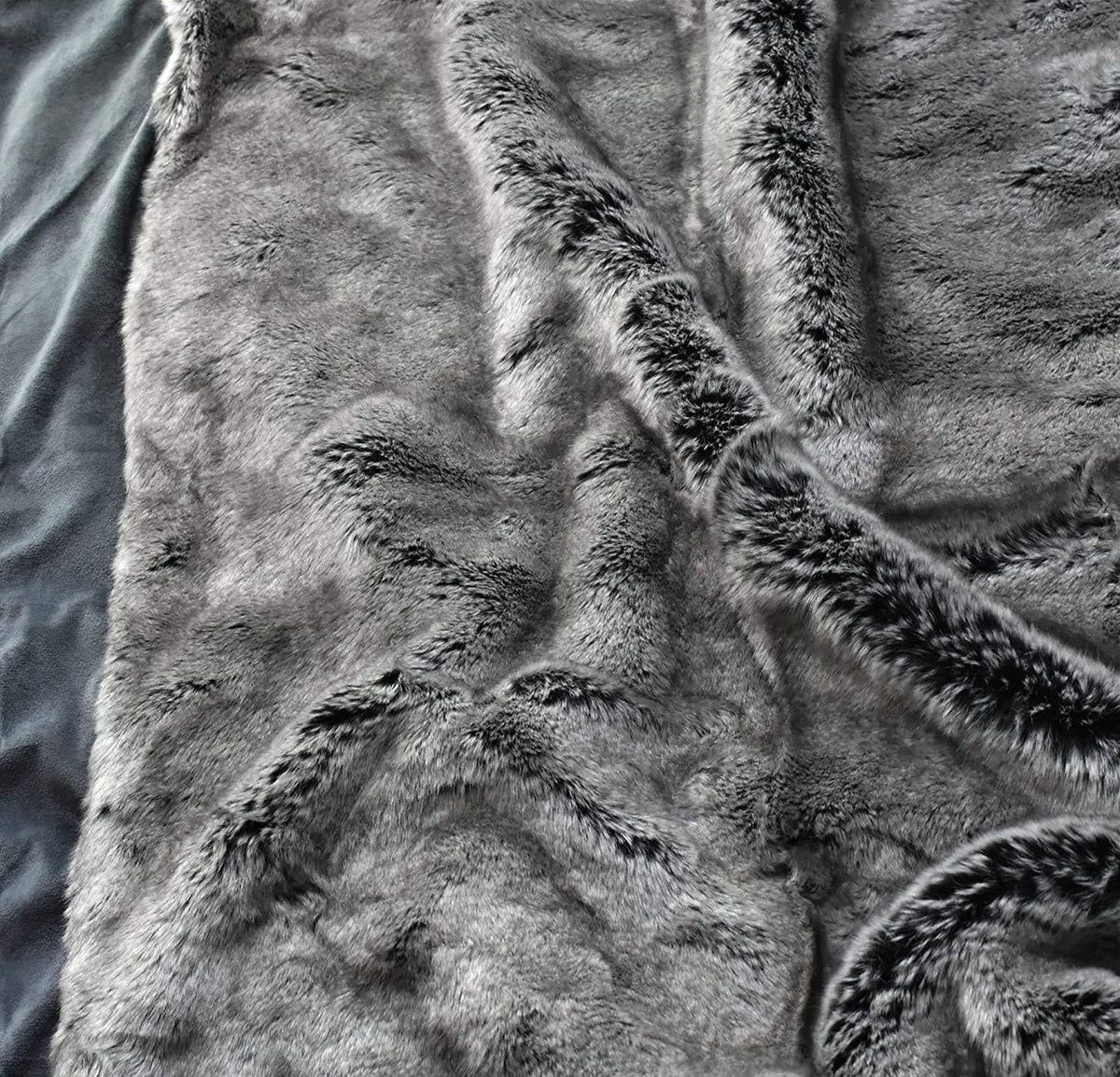 Eikei Luxury Faux Fur Throw Blanket Super Soft Oversized Grey Frost