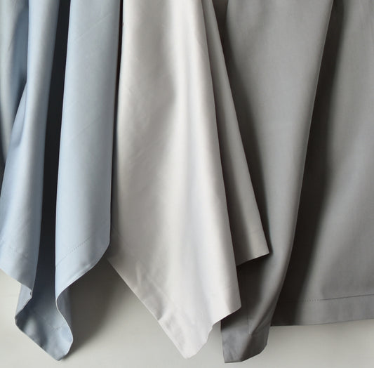 Eikei Solid Color Egyptian Cotton Luxury Bedding Set in Fog Blue