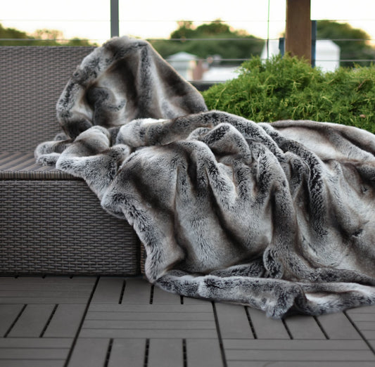 Luxury Faux Fur Throw Blanket Super Soft Chinchilla