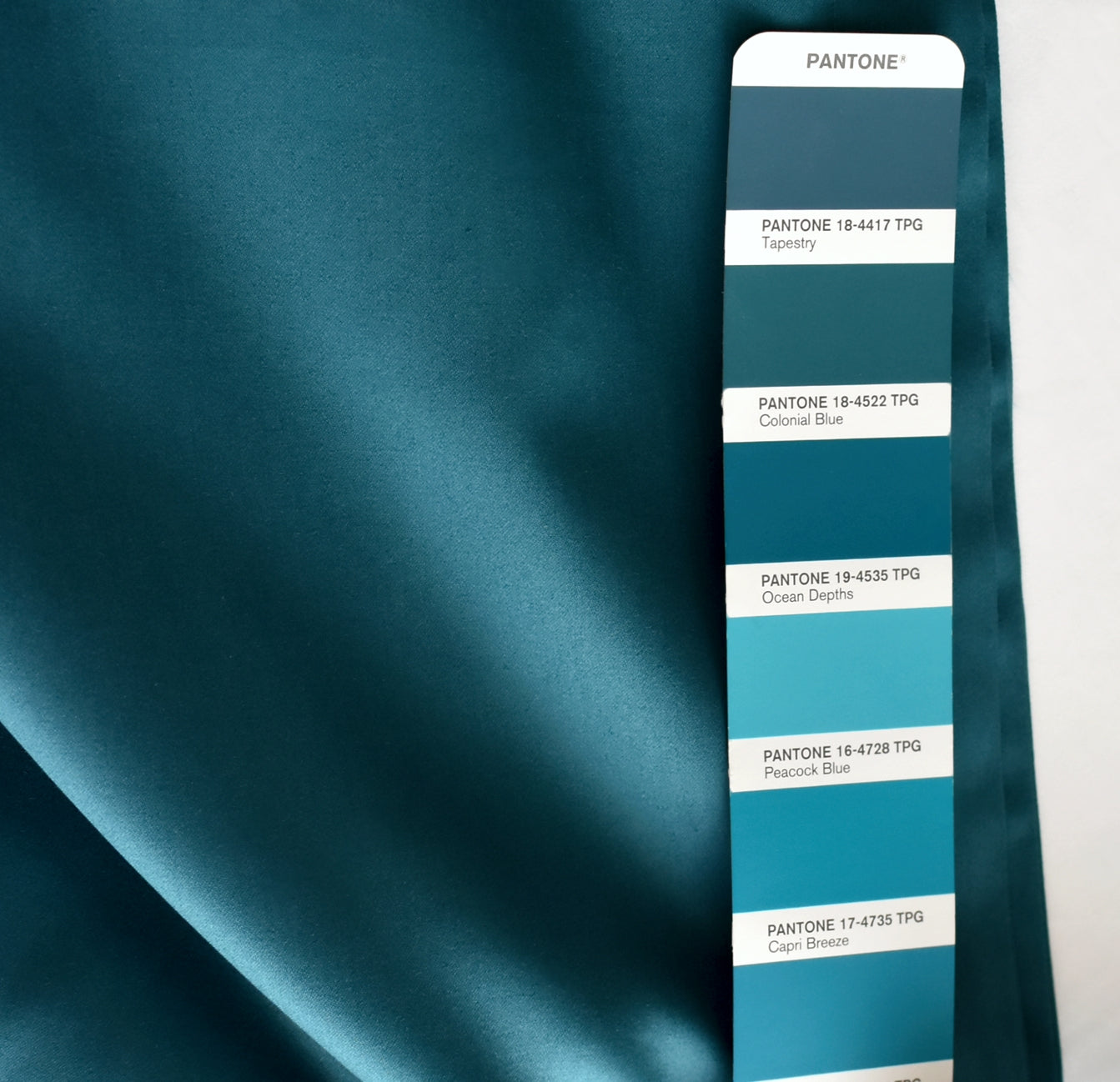 Solid Color Egyptian Cotton Luxury Bedding Set 400TC Long Staple Pima Sateen Weave in Vibrant Peacock