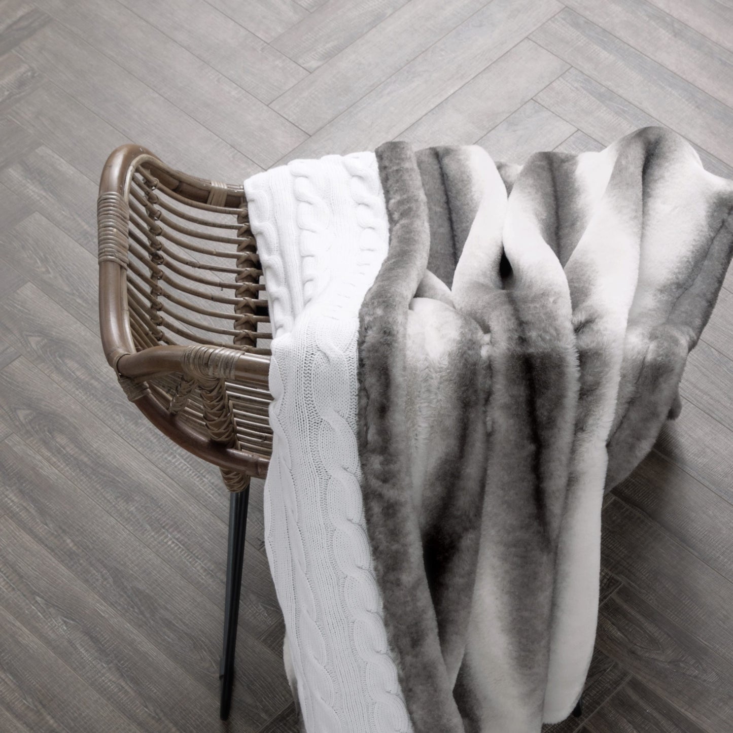 Cable Knit Reversible Faux Fur Throw Blanket in White