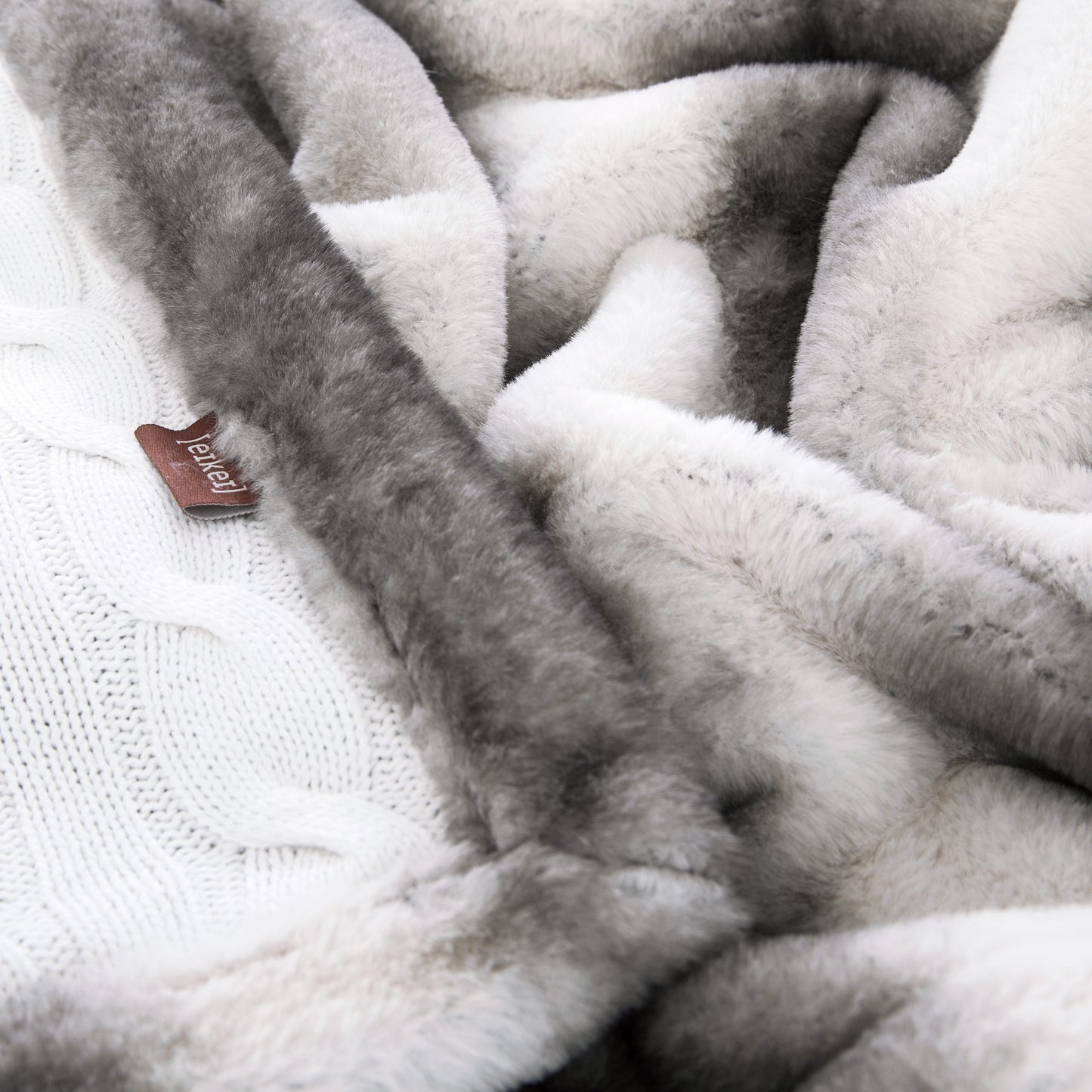 Cable Knit Reversible Faux Fur Throw Blanket in White
