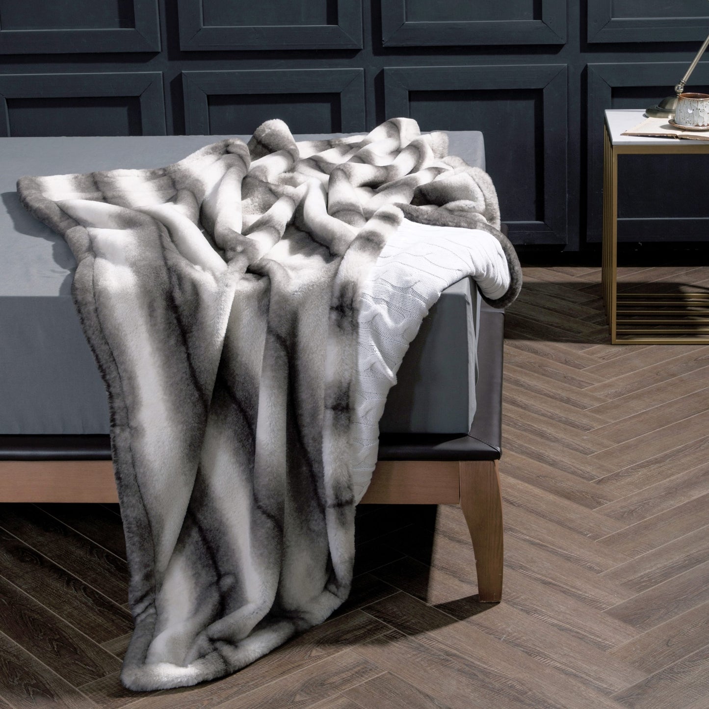 Cable Knit Reversible Faux Fur Throw Blanket in White