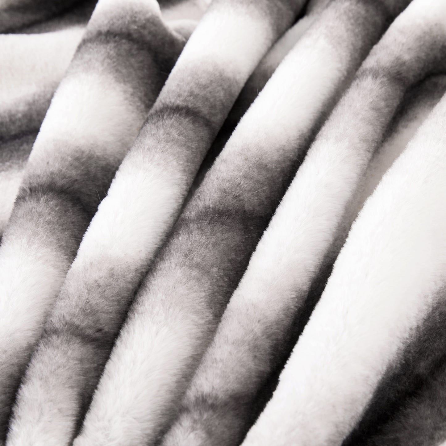 Cable Knit Reversible Faux Fur Throw Blanket in White