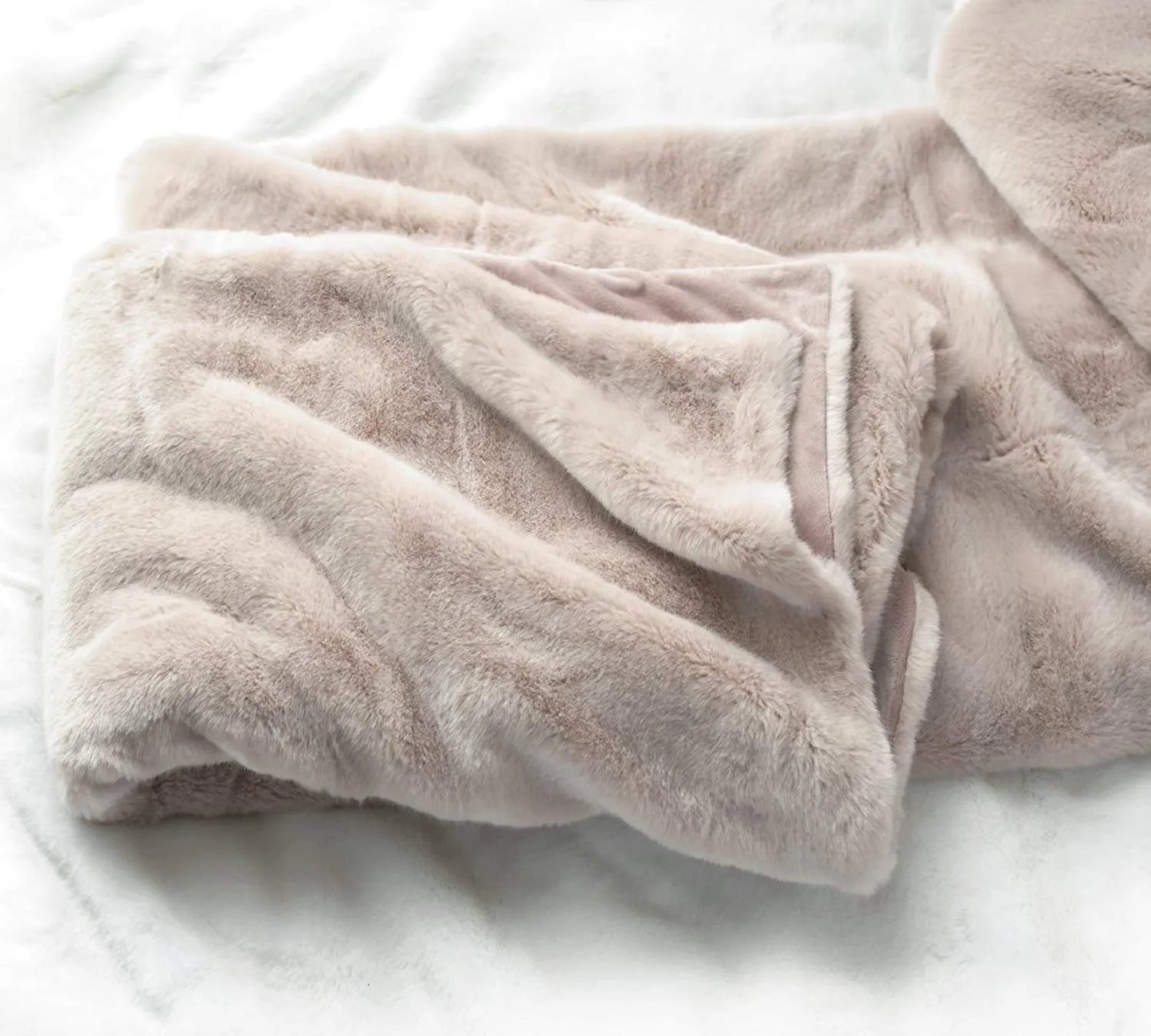 Luxury Faux Fur Throw Blanket in Soft Blush Rose