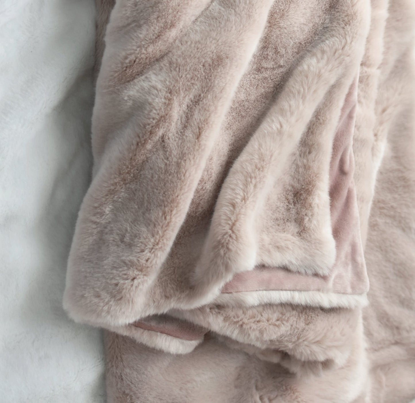 Luxury Faux Fur Throw Blanket in Soft Blush Rose