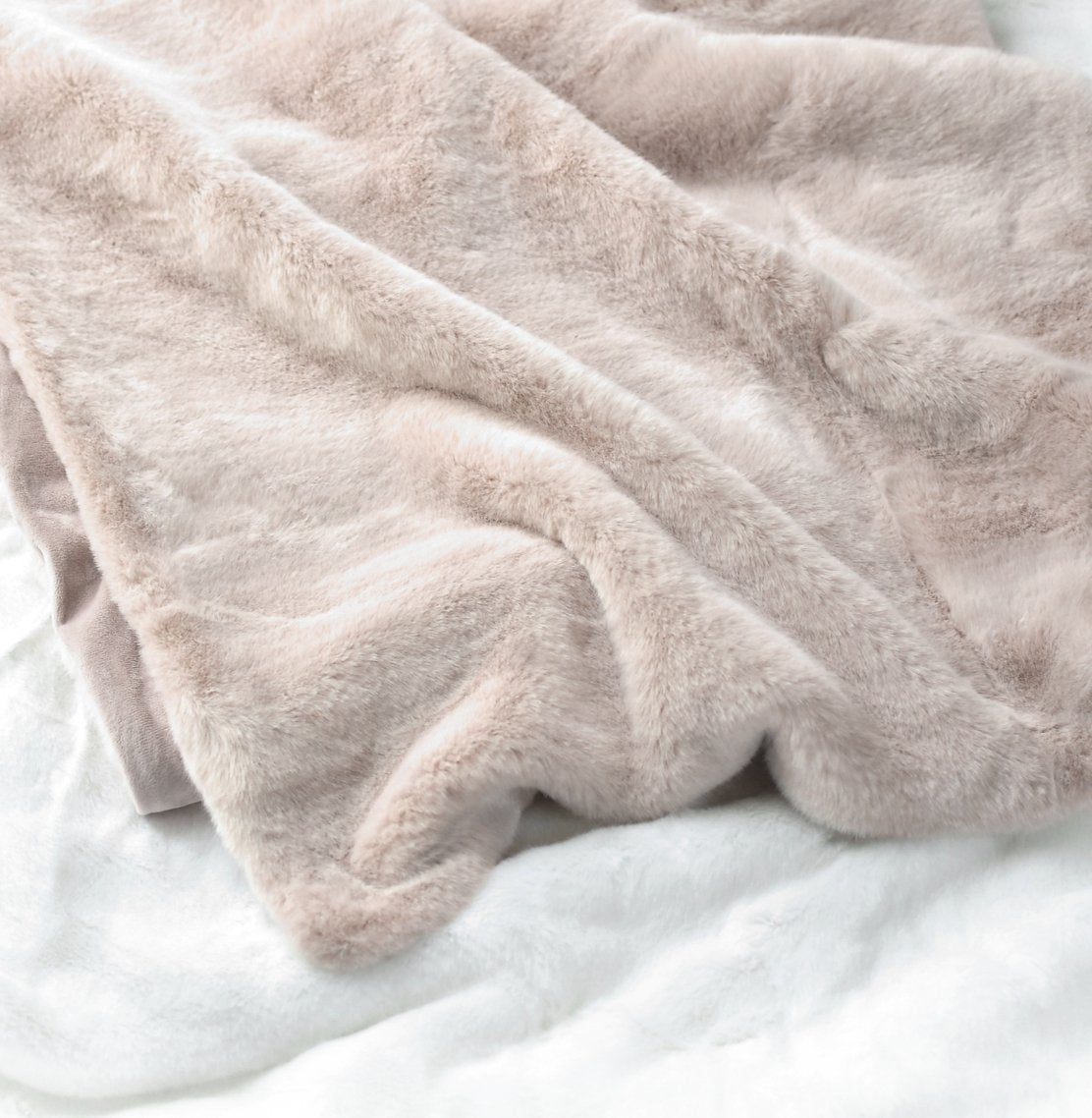 Luxury Faux Fur Throw Blanket in Soft Blush Rose